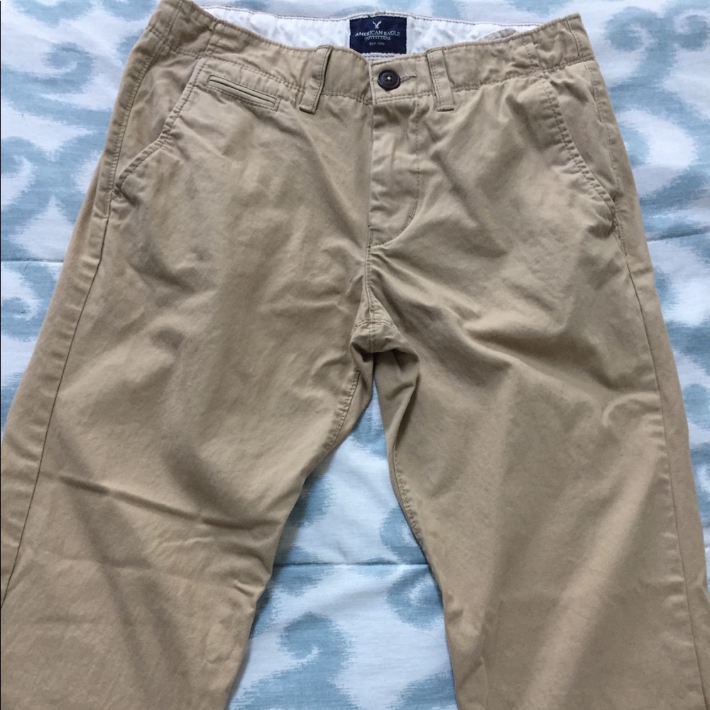 American eagle khakis. Men’s size 30 x 32.
